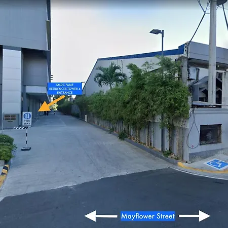 Condo With Pool And Balcony Near Megamall Ortigas Center