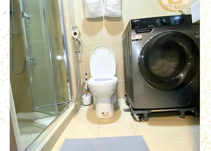 With Pool And Balcony Near Megamall Ortigas Center 4*