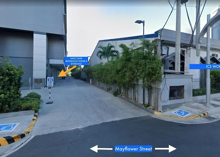 With Pool And Balcony Near Megamall Ortigas Center
